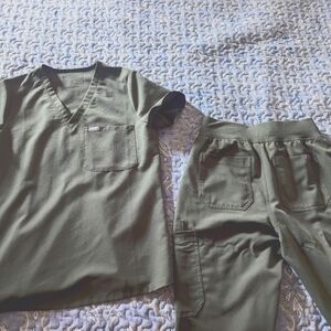 Figs scrub set, dark green, size small top and bottom